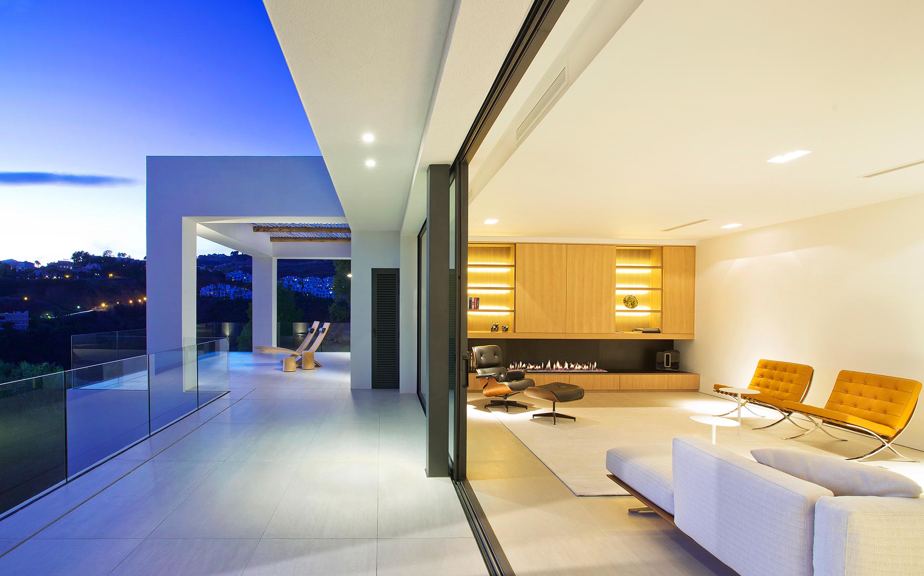Mxin - Proyecto de rebranding estratégico y diseño visual para IDDOMUS, una marca de lujo especializada en villas llave en mano en la Costa del Sol. Identidad renovada con un enfoque elegante, funcional y orientado a reforzar su posicionamiento premium