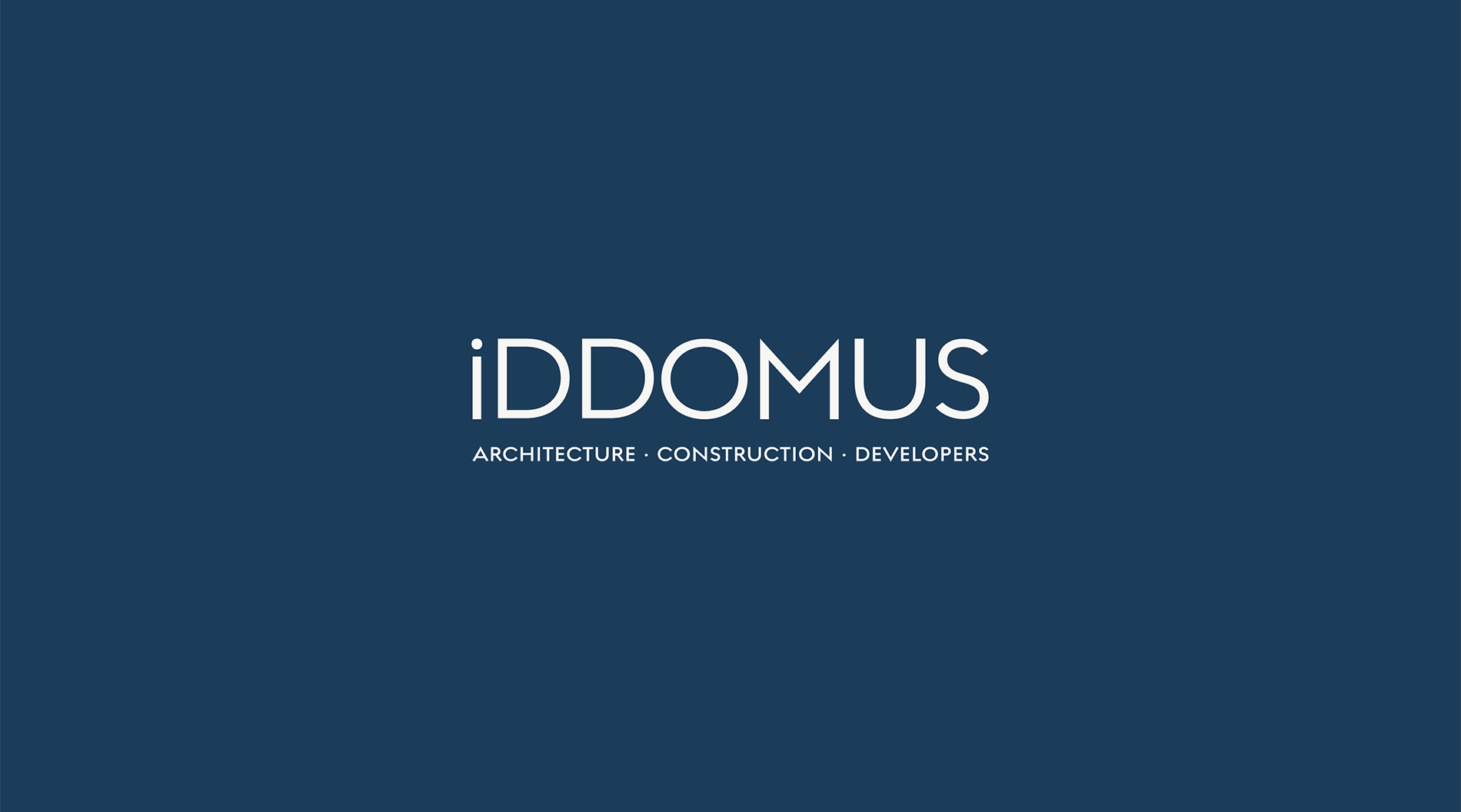 Mxin - Logotipo refinado de IDDOMUS: identidad visual de lujo diseñada para una marca especializada en villas de alta gama en la Costa del Sol. Sistema de marca elegante, estratégico y adaptable.